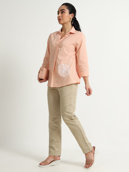 A Spanish Pink Top With a Floral Embroidery Mottiff