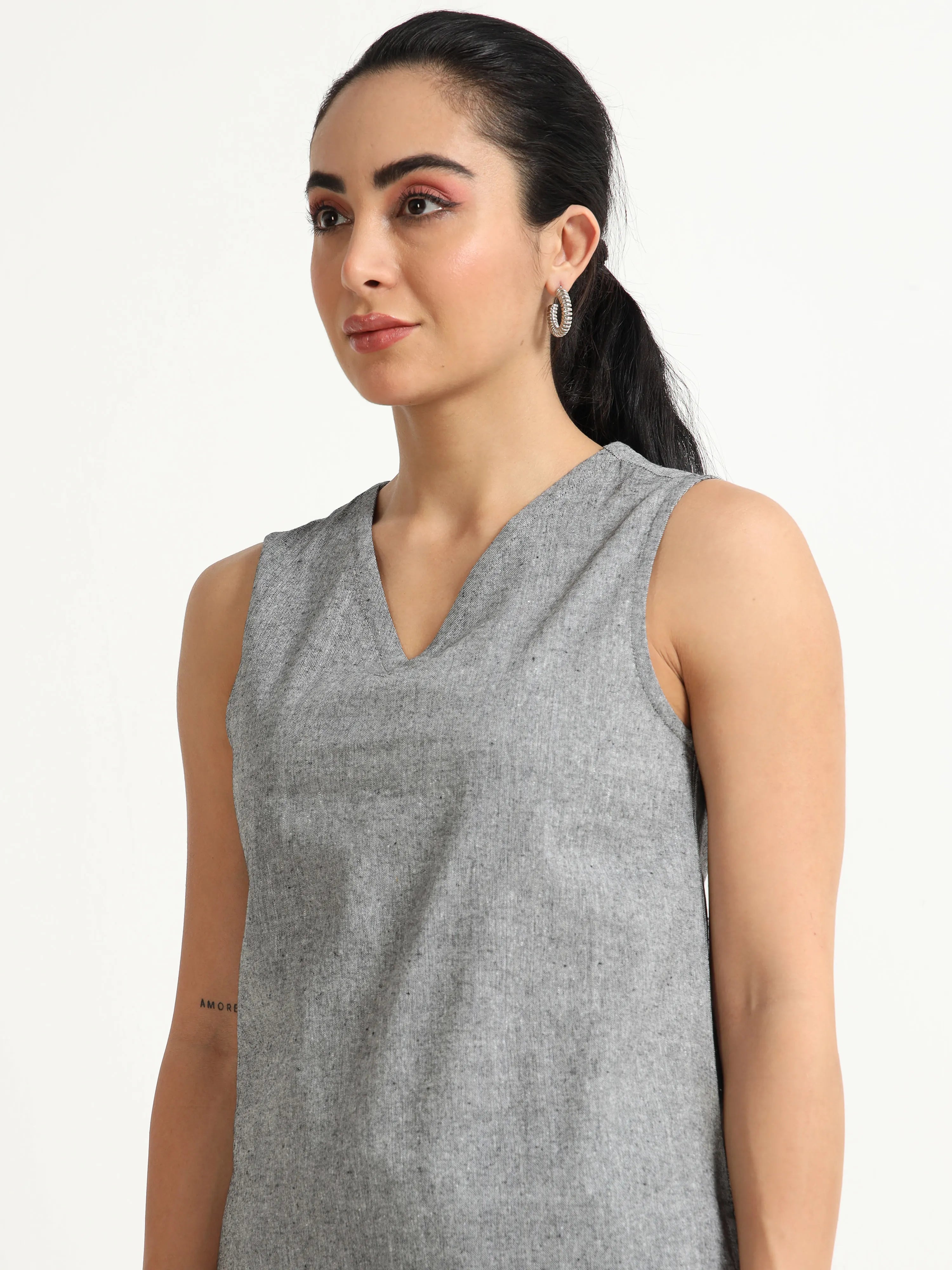 V Neck Straight Sleeveless Top - Reepeat